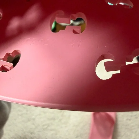 Gucci Embossed Pink Slides - Picture 3 of 10